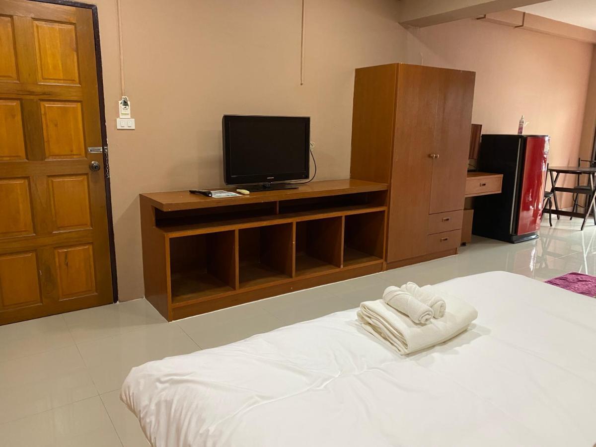 Hug Me Guesthouse Патая Екстериор снимка