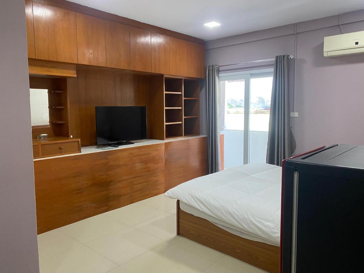 Hug Me Guesthouse Патая Екстериор снимка