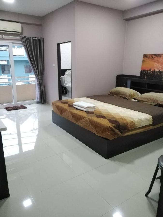 Hug Me Guesthouse Патая Екстериор снимка