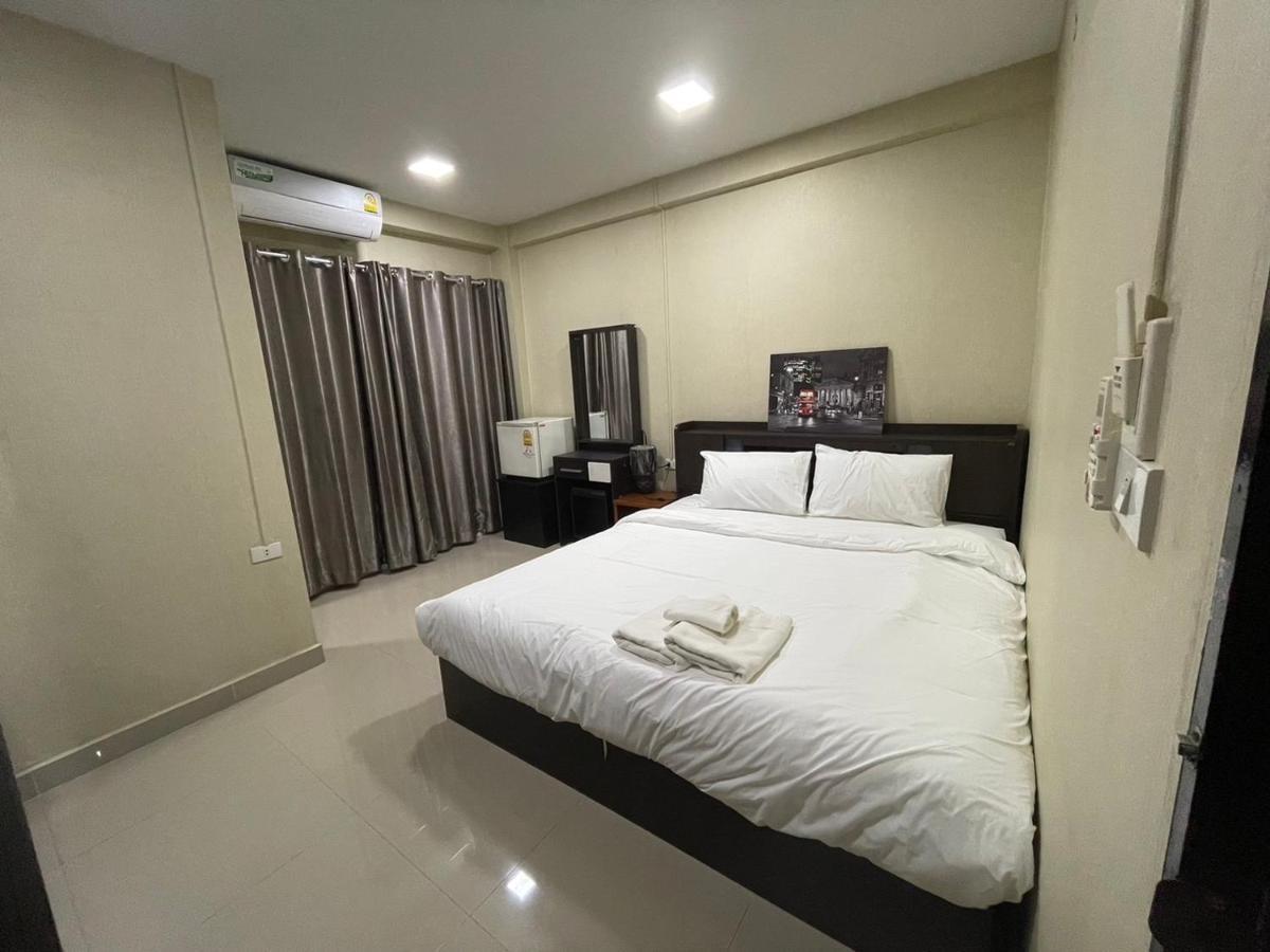 Hug Me Guesthouse Патая Екстериор снимка