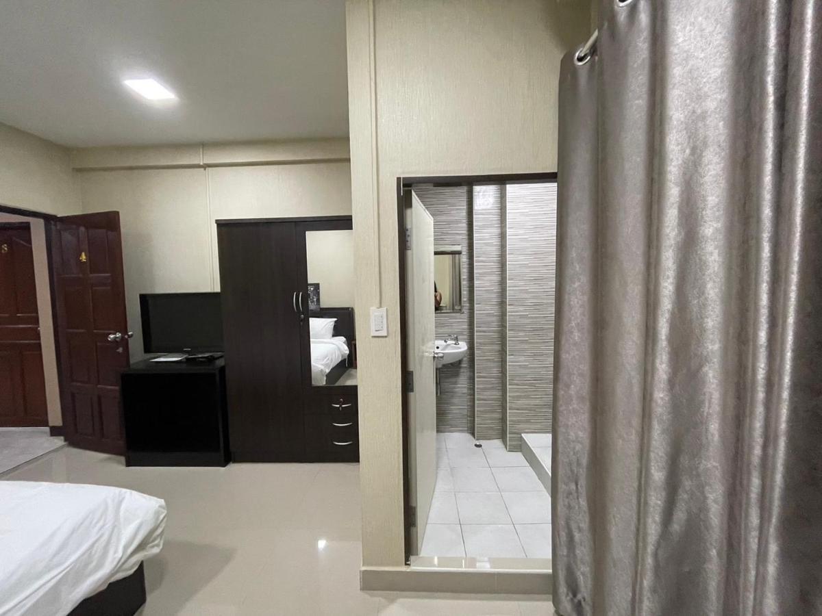 Hug Me Guesthouse Патая Екстериор снимка