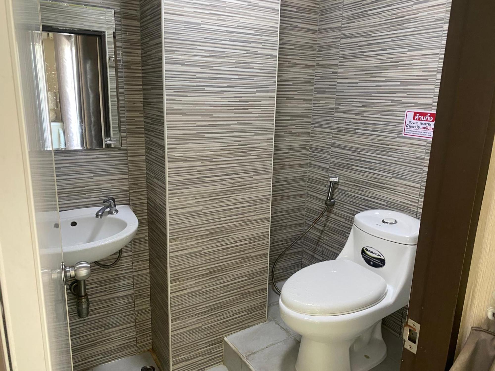 Hug Me Guesthouse Патая Екстериор снимка