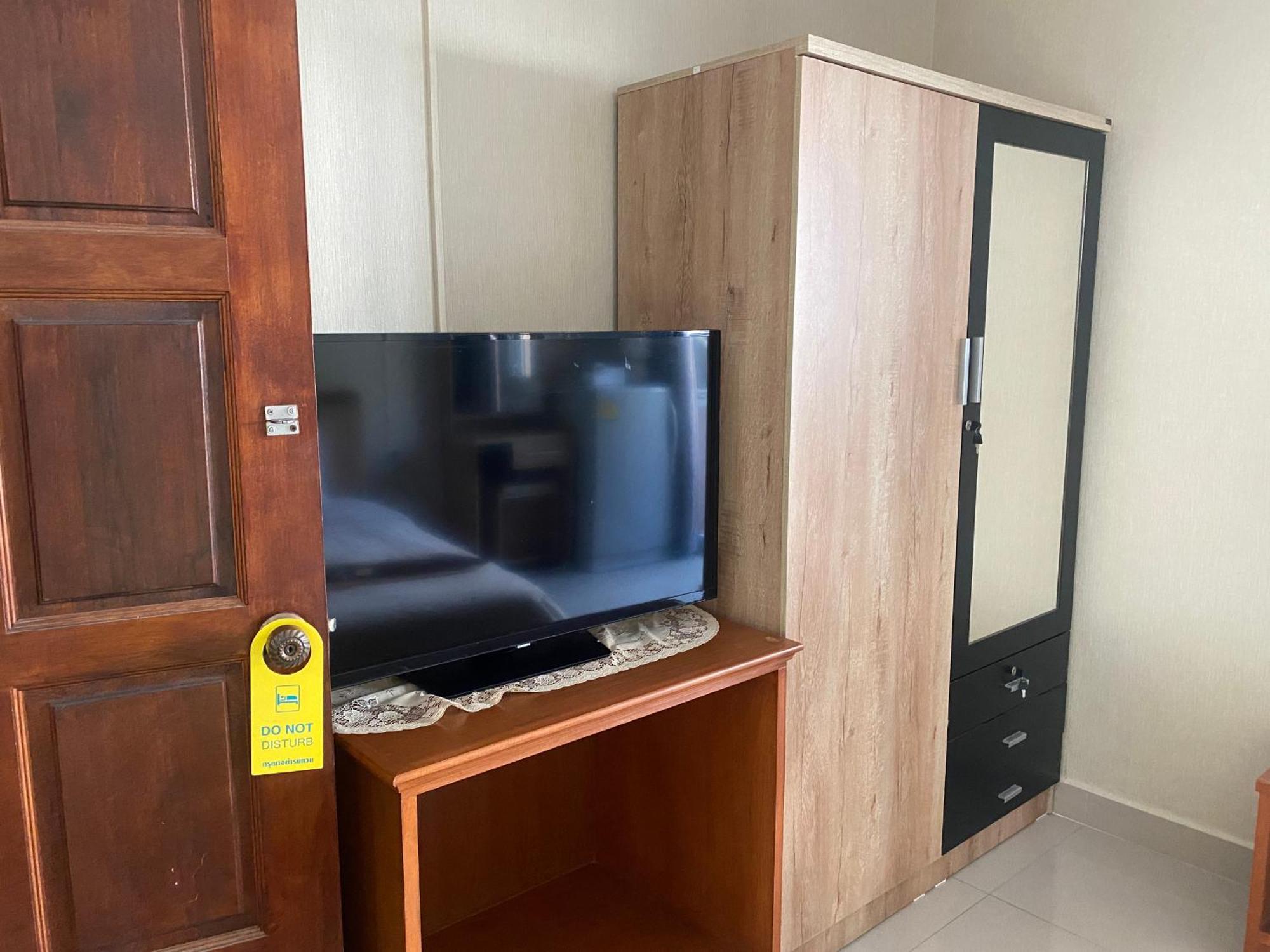 Hug Me Guesthouse Патая Екстериор снимка
